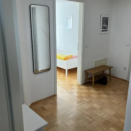 Freundlich Helle 3-zimmer-wohnung Mit Sued- Und Westbalkon - Herrlicher Ausblick In Berge