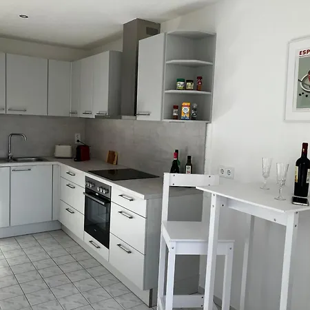 Apartment Freundlich Helle 3-zimmer-wohnung Mit Sued- Und Westbalkon - Herrlicher Ausblick In Berge *