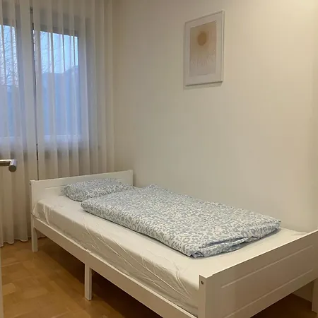 Freundlich Helle 3-zimmer-wohnung Mit Sued- Und Westbalkon - Herrlicher Ausblick In Berge
