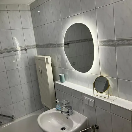 Freundlich Helle 3-zimmer-wohnung Mit Sued- Und Westbalkon - Herrlicher Ausblick In Berge Apartment *