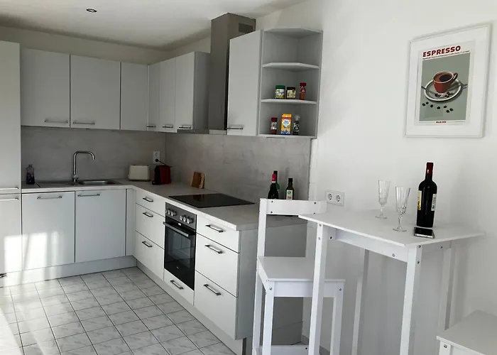 Apartment Freundlich Helle 3-zimmer-wohnung Mit Sued- Und Westbalkon - Herrlicher Ausblick In Berge *