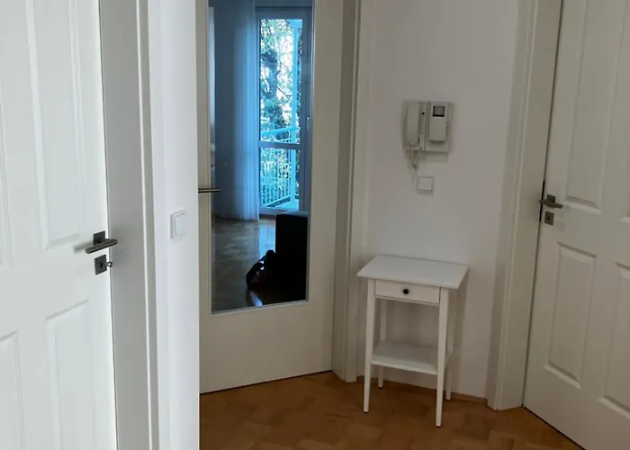 Freundlich Helle 3-zimmer-wohnung Mit Sued- Und Westbalkon - Herrlicher Ausblick In Berge Apartment