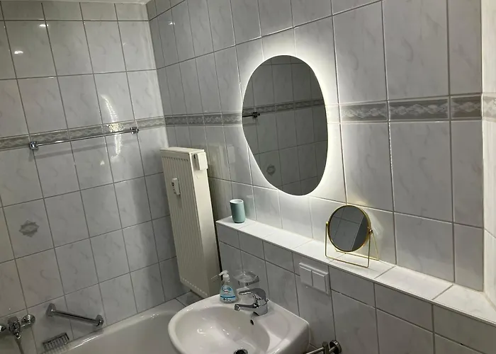 Freundlich Helle 3-zimmer-wohnung Mit Sued- Und Westbalkon - Herrlicher Ausblick In Berge Apartment *